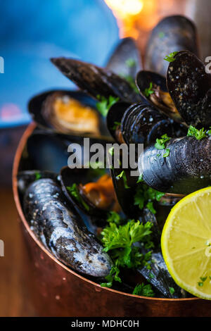 Schüssel Miesmuscheln, Sjavarpakkhusid Restaurant; Keflavik, Island Stockfoto