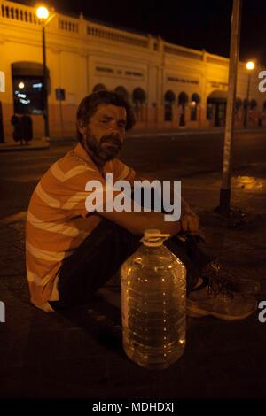 Habitantes de Colonia los Arroyos. Colonias pobres y familias de escasos Recursos" de Hermosillo Sonora. Margarita Pacheco Muñoz de 58 años en Compa Stockfoto