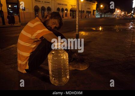 Habitantes de Colonia los Arroyos. Colonias pobres y familias de escasos Recursos" de Hermosillo Sonora. Margarita Pacheco Muñoz de 58 años en Compa Stockfoto