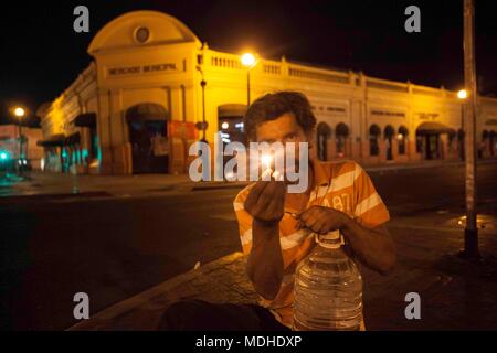 Habitantes de Colonia los Arroyos. Colonias pobres y familias de escasos Recursos" de Hermosillo Sonora. Margarita Pacheco Muñoz de 58 años en Compa Stockfoto