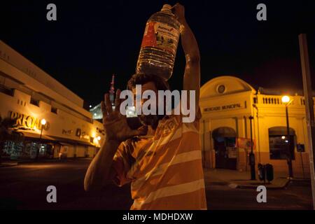 Habitantes de Colonia los Arroyos. Colonias pobres y familias de escasos Recursos" de Hermosillo Sonora. Margarita Pacheco Muñoz de 58 años en Compa Stockfoto