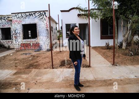 Habitantes de Colonia los Arroyos. Colonias pobres y familias de escasos Recursos" de Hermosillo Sonora. Margarita Pacheco Muñoz de 58 años en Compa Stockfoto