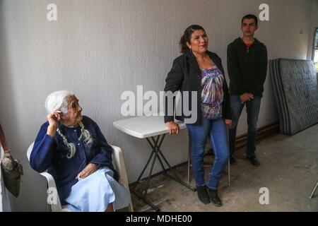 Habitantes de Colonia los Arroyos. Colonias pobres y familias de escasos Recursos" de Hermosillo Sonora. Margarita Pacheco Muñoz de 58 años en Compa Stockfoto