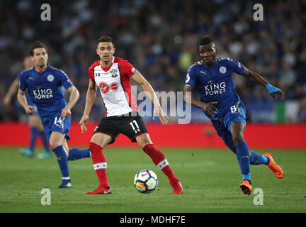 Von Southampton Dusan Tadic (Mitte) und Leicester City Kelechi Iheanacho (rechts) und Adrien Silva während der Premier League Match für die King Power Stadion, Leicester. Stockfoto