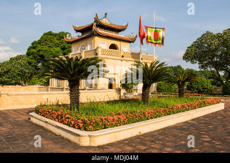 Doan Mon, das Haupttor in die Palastartigen Komplex von später Le Kaiser in den zentralen Sektor der kaiserlichen Zitadelle von Thang Long, Hanoi, Vietnam Stockfoto