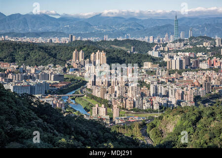 Taipei City gesehen vom neuen Taipei City Stockfoto