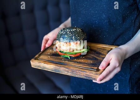 Hausgemachte Hamburger mit frischem Gemüse Stockfoto