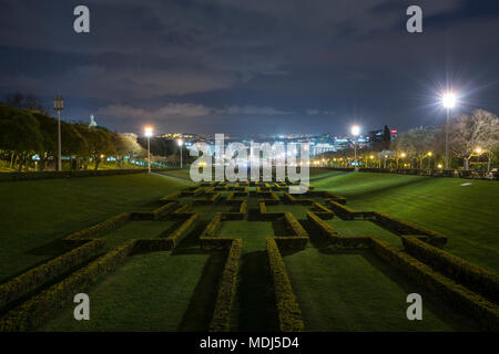 Eine Nacht Blick vom Miradouro Park Eduardo VII in Lissabon, Portugal Stockfoto