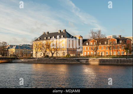 Norrköping waterfront Saltängen und Motala stream im Spätherbst. Norrköping ist eine historische Stadt in Schweden. Stockfoto