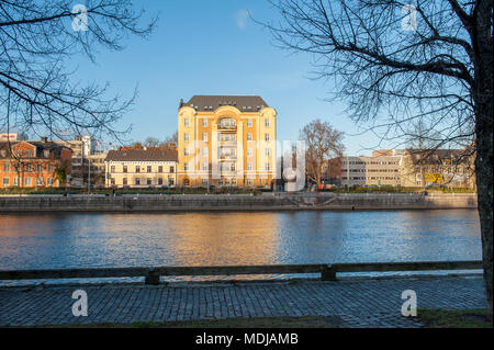 Norrköping waterfront Saltängen und Motala stream im Spätherbst. Norrköping ist eine historische Stadt in Schweden. Stockfoto