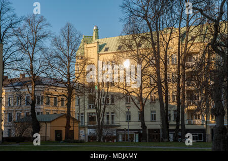 Die schöne Jugendstilfassaden des Knäppingsborgsgatan in Norrköping im Winter Licht. Norrköping ist eine historische Stadt in Schweden Stockfoto