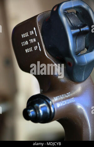 Stab TRIM-Regler im Cockpit einer Boeing 747-400 Stockfoto