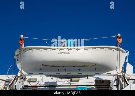 Lissabon Portugal. 18. April 2018. Die rettungsboote eines alten Passagier Schiff warten deaktiviert werden Ich. in Lissabon, Portugal. Fotografie von Ricardo Rocha. Stockfoto