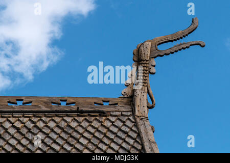 Dragon Head an Lom Stave-kirche oder Lomskyrkja Stockfoto