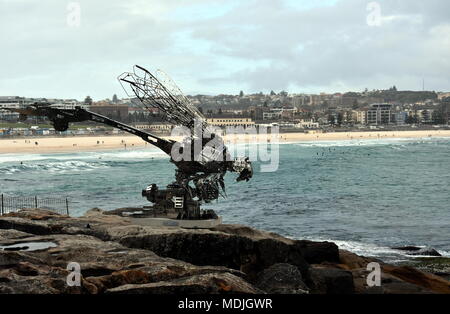 Sydney, Australien - 27.Oktober 2017. Xia Hängen: Rangerer. Skulptur am Meer entlang der Bondi, Coogee Spaziergang entlang der Küste ist der weltweit größte frei, die p Stockfoto