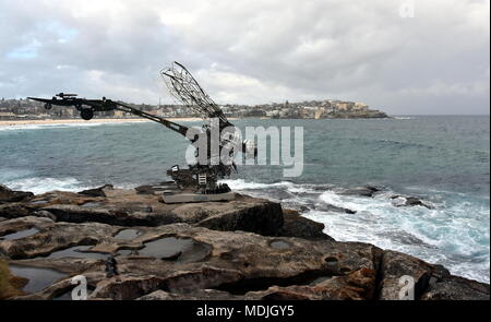 Sydney, Australien - 27.Oktober 2017. Xia Hängen: Rangerer. Skulptur am Meer entlang der Bondi, Coogee Spaziergang entlang der Küste ist der weltweit größte frei, die p Stockfoto