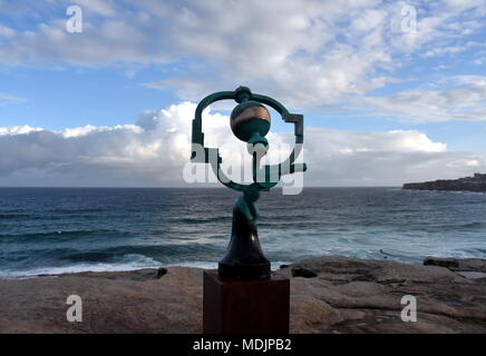 Sydney, Australien - 27.Oktober 2017. Jock Clutterbuck: Lied der Aisors. Skulptur am Meer entlang der Bondi, Coogee Spaziergang entlang der Küste ist der weltweit Lar Stockfoto