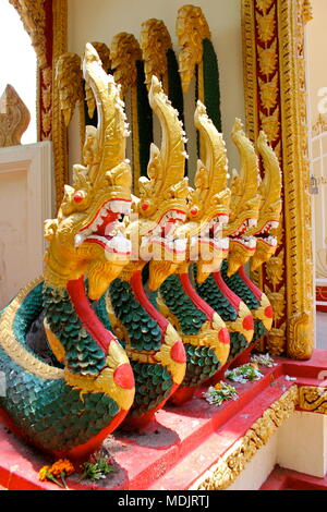 Nagas aus Gründen der Pha That Luang Stupa, buddhistische Tempel, Vientiane, Laos, 2016. Stockfoto