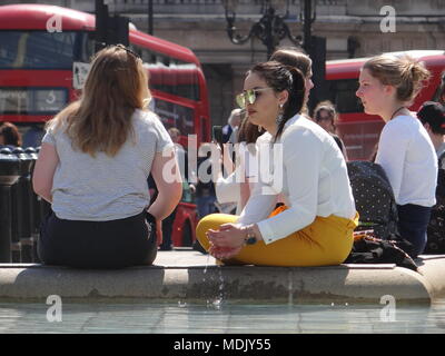 London, Großbritannien. 19 Apr, 2018. London Pause 70 Jahre Aufzeichnung der Temperatur im April, London UK Credit: NASTJA M/Alamy leben Nachrichten Stockfoto