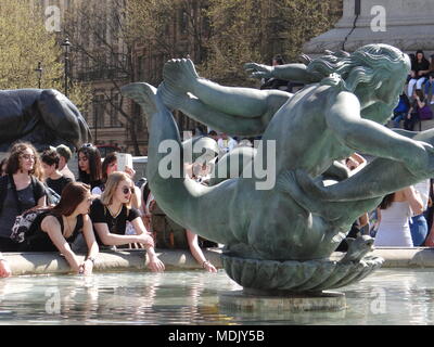 London, Großbritannien. 19 Apr, 2018. London Pause 70 Jahre Aufzeichnung der Temperatur im April, London UK Credit: NASTJA M/Alamy leben Nachrichten Stockfoto