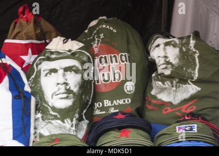 Trinidad, Kuba. 26 Nov, 2017. Taschen, Rucksäcke, Caps - Che Guevara ist überall in Kuba gefunden. (26. November 2017) | Verwendung der weltweiten Kredit: dpa/Alamy leben Nachrichten Stockfoto