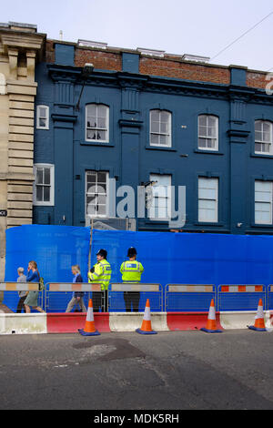 Salisbury 20 April 2018 neue, dauerhafte, Hindernisse sind rund um die Absperrungen in Salisbury city center gestellt werden, wie die Dekontamination Schritte nach dem novichok Nerv agent Vergiftung der Spion Sergei Skripal seine Tochter Julia Credit Paul Chambers Alamy leben Nachrichten Stockfoto