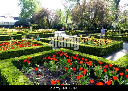 London.UK April 2018 20. Londoner weiterhin die Hitzewelle in Holland Park in Kensington. © Brian Minkoff/Alamy Leben Nachrichten genießen Stockfoto