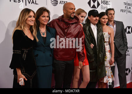 New York, USA. 19. April 2018. Sarah Jessica Parker, Jacqueline Bisset, Gemeinsame, Gus Birney, Fabien konstant, Phillipa Soo und Waleed Zuaiter ein Screening der "Blauen Nacht" während des Tribeca Film Festival 2018 in der SVA Theater besuchen am 19. April 2018 in New York City. Credit: Erik Pendzich/Alamy leben Nachrichten Stockfoto