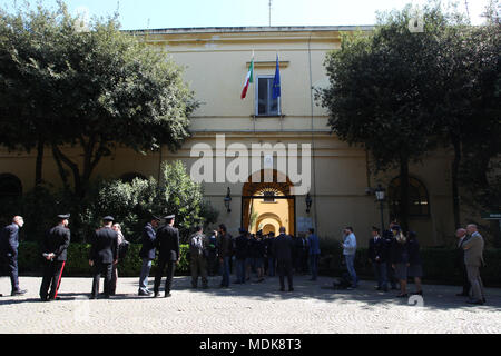 April 20, 2018 - Naples-Italy, April 20 heute morgen im Wald. von capodimonte mit der Anwesenheit der Leiter der italienischen Polizei dr. Franco Gabrielli und der Chef der Polizei von Neapel dr. Antonio De Iesu hat eine Halle zu Salvatore Ottolenghi, der Vater der wissenschaftlichen Polizei berechtigt gewesen. Quelle: Fabio Sasso/ZUMA Draht/Alamy leben Nachrichten Stockfoto