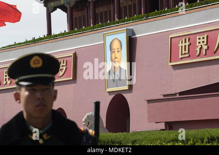 Das chinesische Volk der bewaffneten Polizei Wache auf dem Platz des Himmlischen Friedens, April 2018 Stockfoto