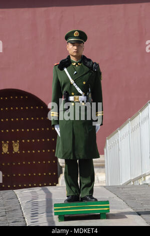 Das chinesische Volk der bewaffneten Polizei Wache auf dem Platz des Himmlischen Friedens, April 2018 Stockfoto