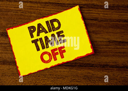 Handschrift text zahlende Zeit weg schreiben. Begriff Sinne Ferienhäuser mit vollständiger Zahlung Ferienhäuser ruhenden Heilung gelbe Haftnotiz Papier Stockfoto