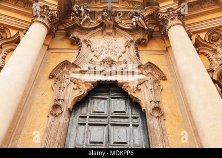 Eingangsportal der Kirche Santa Maria Maddalena, Rom, Latium, Italien Stockfoto