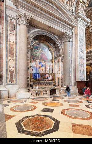 Altar, Altare de San Pietro Detto Della Bugia, St. Peter's Basilica, Basilika di San Pietro, Vatikan, Rom, Latium, Italien Stockfoto