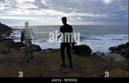 Sydney, Australien - 29.Oktober 2017. April Kiefer: Reise. Skulptur am Meer entlang der Bondi, Coogee Spaziergang entlang der Küste ist der weltweit größte freie in den Pub Stockfoto