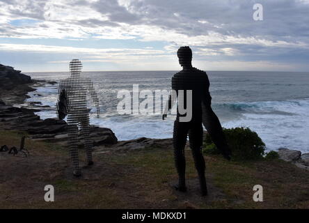Sydney, Australien - 29.Oktober 2017. April Kiefer: Reise. Skulptur am Meer entlang der Bondi, Coogee Spaziergang entlang der Küste ist der weltweit größte freie in den Pub Stockfoto