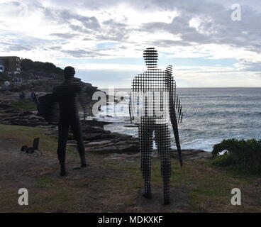 Sydney, Australien - 29.Oktober 2017. April Kiefer: Reise. Skulptur am Meer entlang der Bondi, Coogee Spaziergang entlang der Küste ist der weltweit größte freie in den Pub Stockfoto