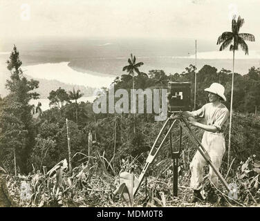 Frank Hurley ein Film vor Ort in Papua-Neuguinea, Stockfoto