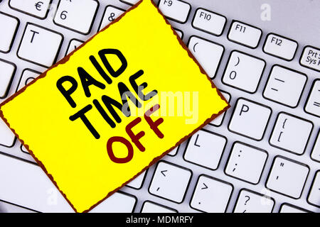 Handschrift text zahlende Zeit weg. Begriff Sinne Ferienhäuser mit vollständiger Zahlung Ferienhäuser ruhenden Heilung gelbe Haftnotiz Papier platziert die L Stockfoto