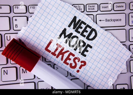 Konzeptionelle Hand schreiben, brauchen mehr Mag. Business Foto Text verbessern erreichen Werbung Marketing SEO Marketing verbessern reißen Notebook geschrieben Stockfoto