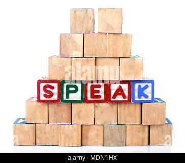 Die Worte "PEAK" in bewaldeten Block geschrieben auf einen weißen Hintergrund mit Kopie Raum Stockfoto