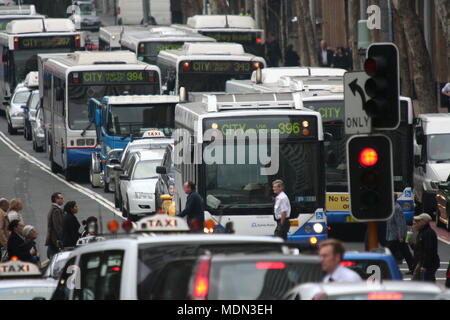 Hohes Verkehrsaufkommen in der Stadt Sydney, New South Wales, Australien Stockfoto