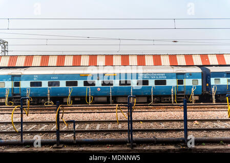 AGRA, INDIEN - NOVEMBER 9, 2017: Klimatisierte Wagen in Agra. Stockfoto