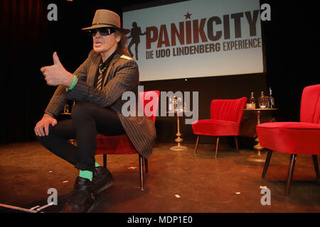 Die Eröffnung der Udo Lindenbergs Panikcity Museum auf dem Spielbudenplatz in Hamburg 19.03.2108 Mit: Udo Lindenberg Wo: Hamburg, Deutschland Wann: 19 Mar 2018 Credit: Becher/WENN.com Stockfoto