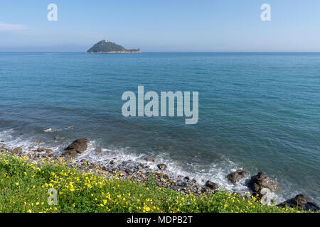 Die Insel Gallinara, Ligurisches Meer, Italienische Riviera, Fernsicht Stockfoto