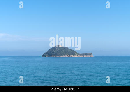 Die Insel Gallinara, Ligurisches Meer, Italienische Riviera, Fernsicht Stockfoto