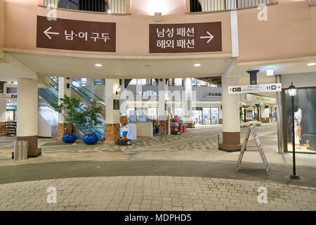 BUSAN, SÜDKOREA - 25. MAI 2017: Eine Lotte Mall in Busan. Stockfoto