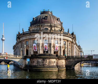 Berlin, Mitte, Museum Insel. Bode Museum Exterieur & Fassade. Historischen barocken Gebäude auf Spree Gehäuse Sammlungen von Skulptur byzantinische Kunst, Stockfoto