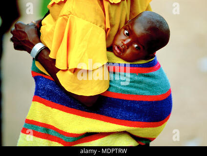 Nombori, Mali; Mutter und Kind Stockfoto