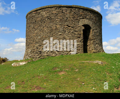 Billy Wynt auf dem Graig, Llantrisant, South Wales, UK. Dieser Stein Turm kann auf dem höchsten Punkt in Llantrisant gefunden werden. Stockfoto